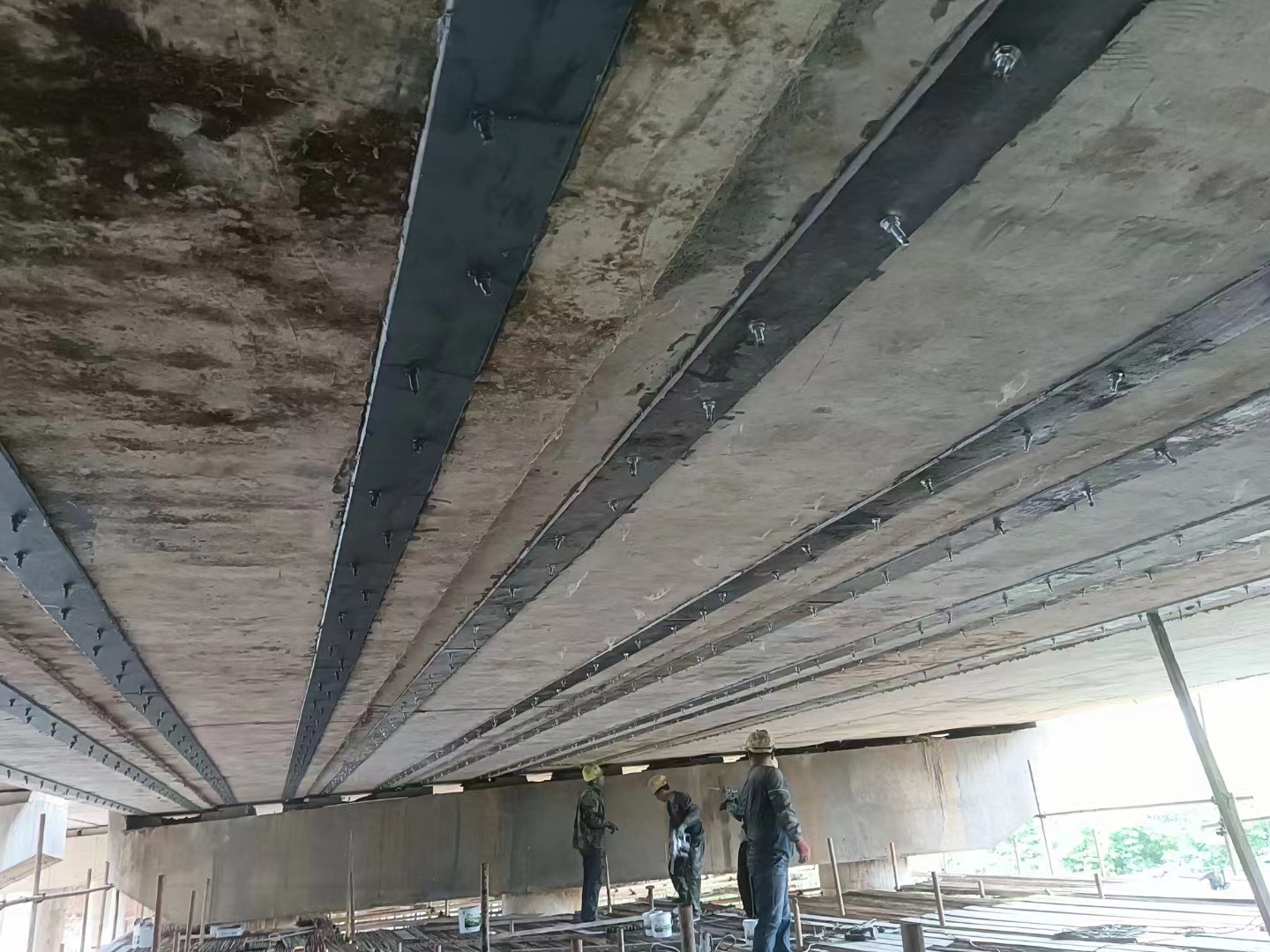 滨州桥梁加固——粘贴钢板加固法